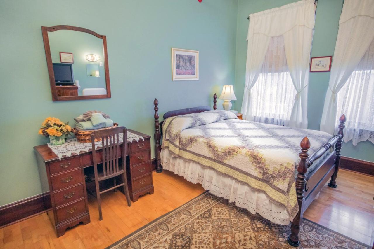 The Edgewater 2*