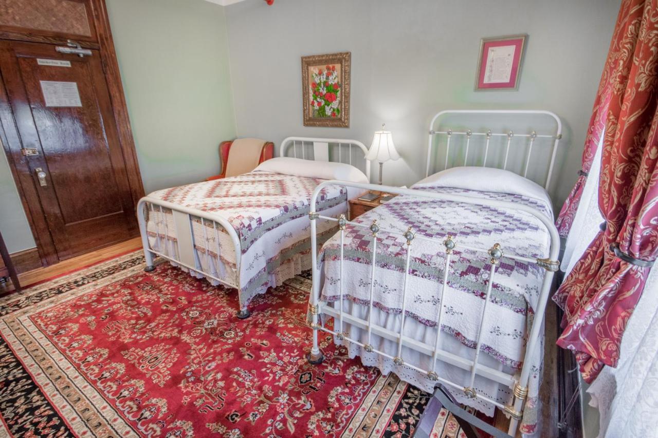 The Edgewater Bed and breakfast 2*
