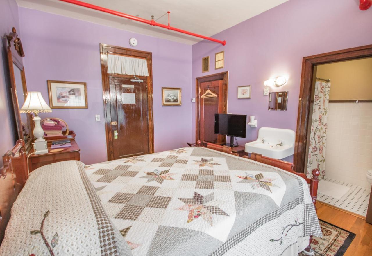 The Edgewater Bed and breakfast Winter Garden