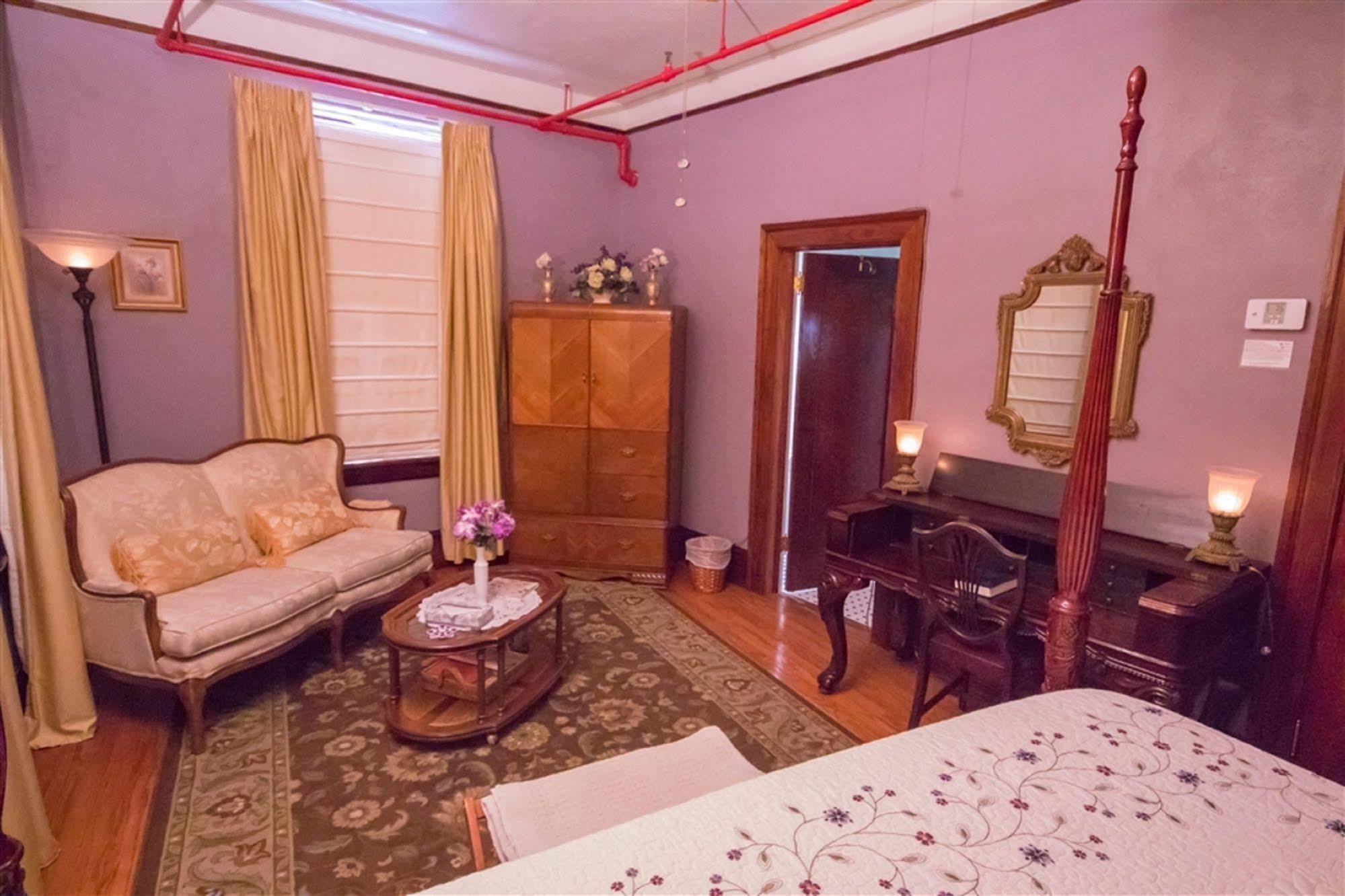 The Edgewater Bed and breakfast 2*