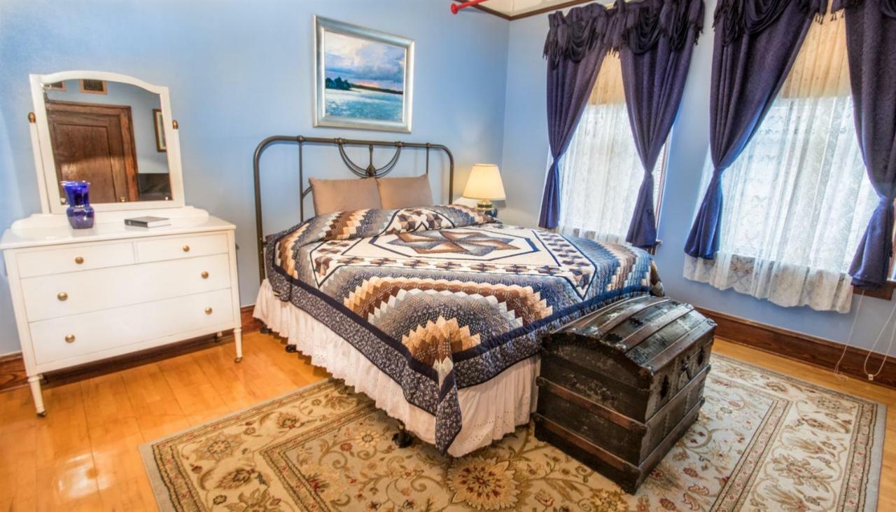 The Edgewater 2*