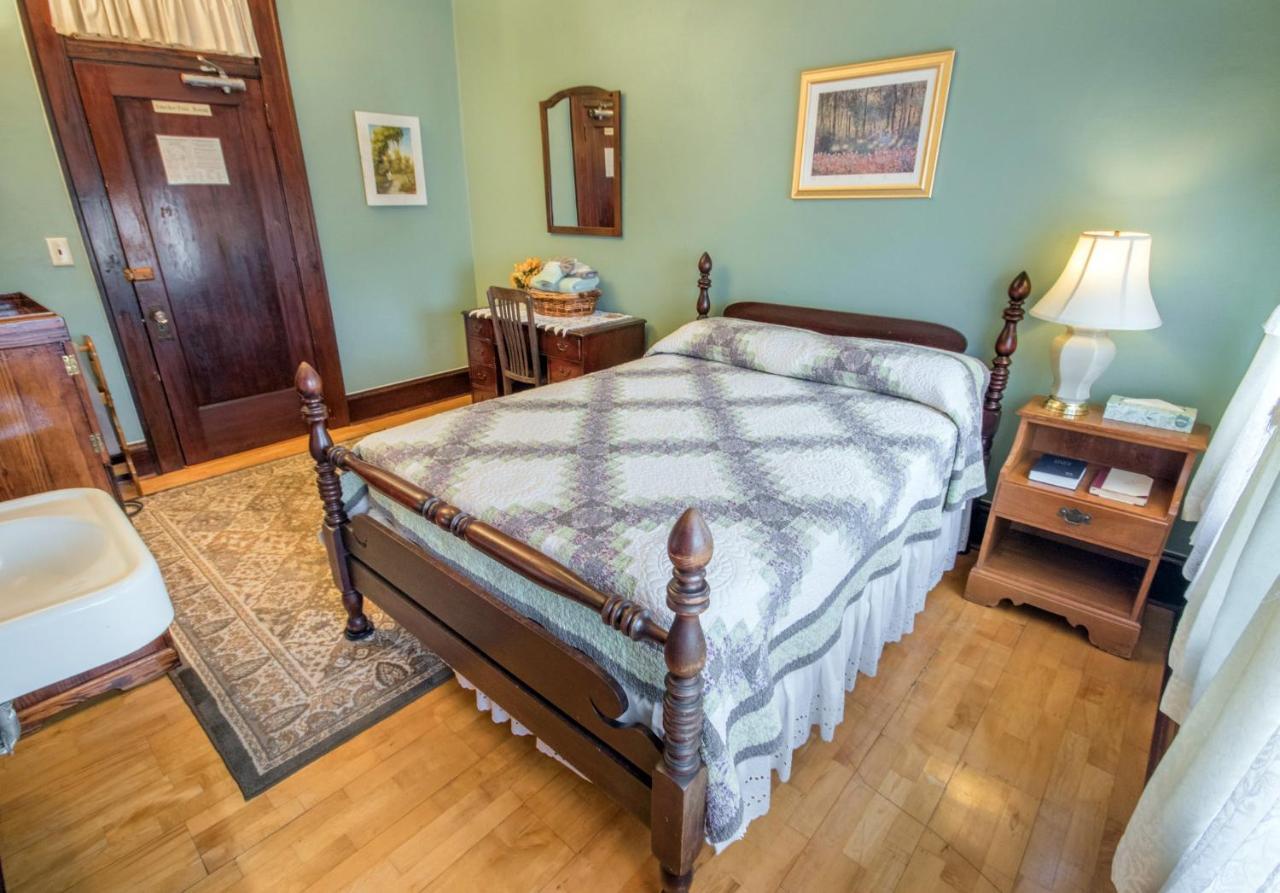The Edgewater Bed & Breakfast
