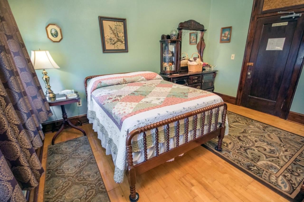 The Edgewater Bed and breakfast