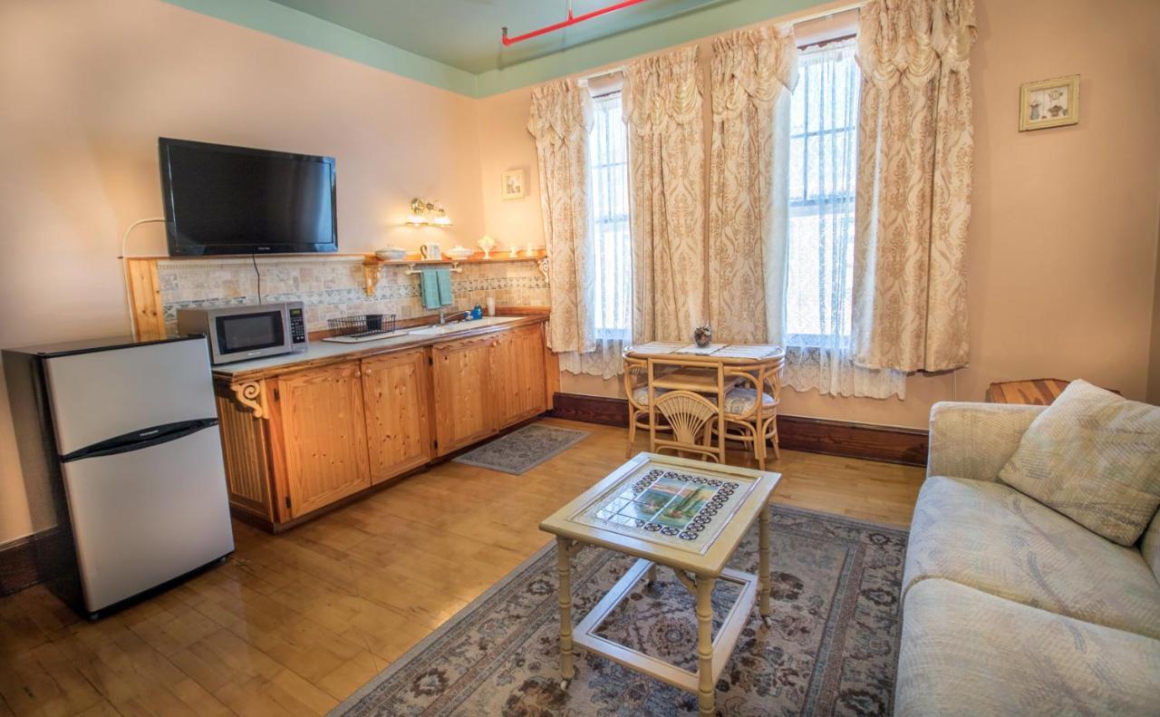 The Edgewater Bed and breakfast 2*